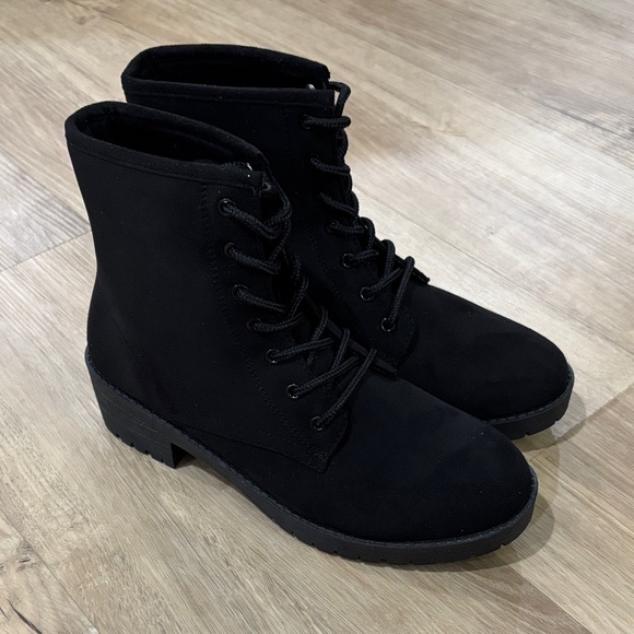NEW Women’s Sugar Kam Lace Up Combat Boots - Picture 1 of 6